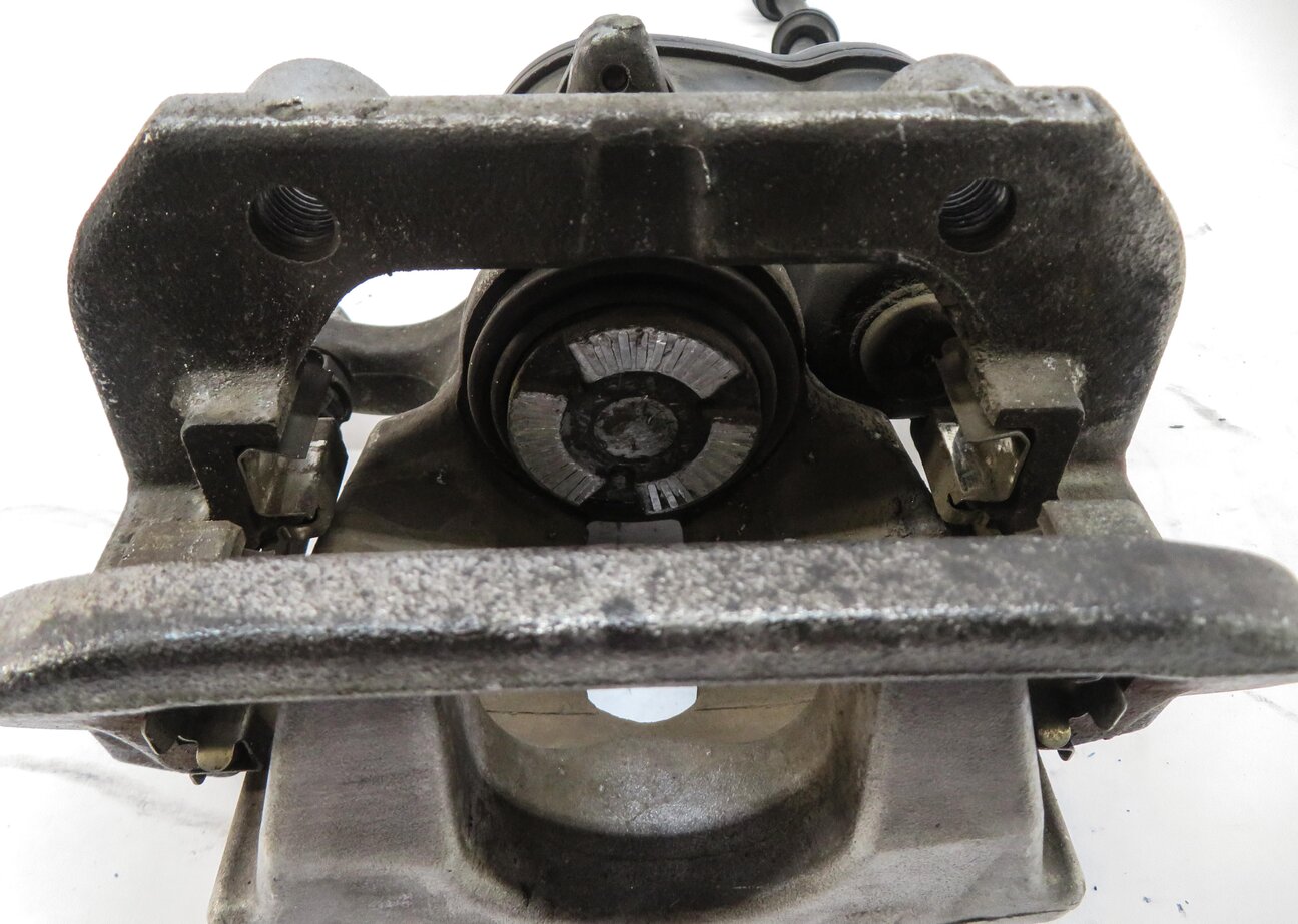 Thumbnail 6: 2012-2018 MERCEDES GLE300D GLE350 ML250 ML350 (W166) RIGHT REAR BRAKE CALIPER