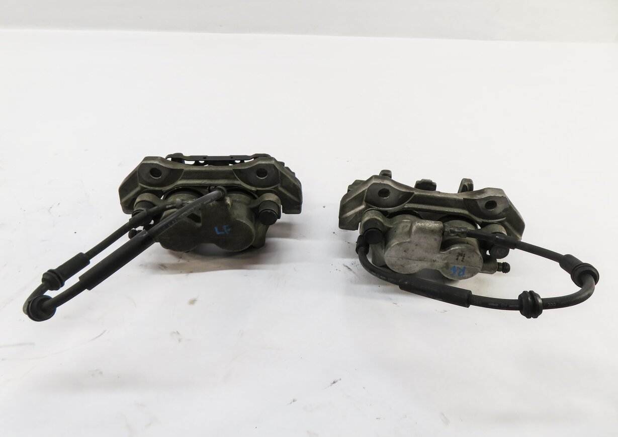 Thumbnail 4: 2012-2019 MERCEDES GL350 GL450 GLS350 ML350 (X166 W166) FRONT BRAKE CALIPER SET