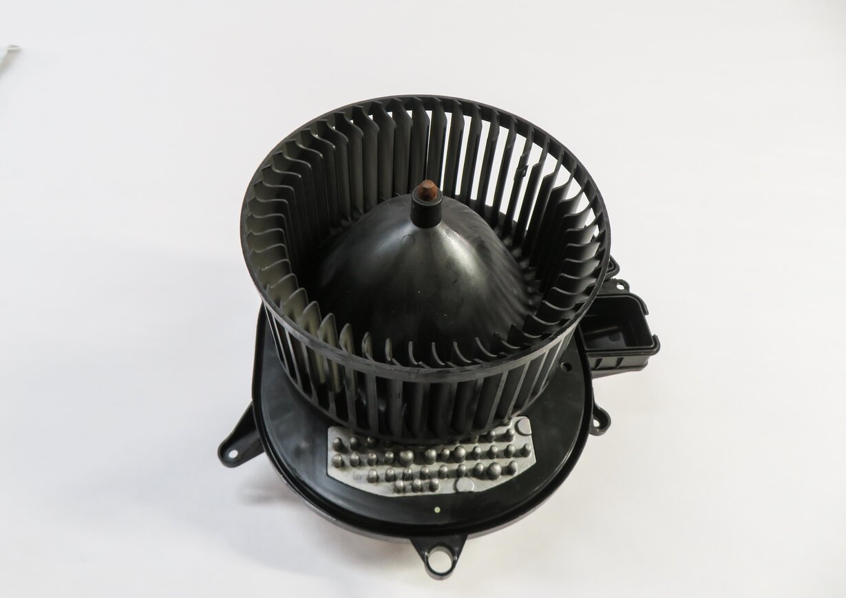 Thumbnail 2: 12-19 MERCEDES GLE GL350 GL450 GL550 ML350 ML550 (W166 X166) FRONT BLOWER MOTOR