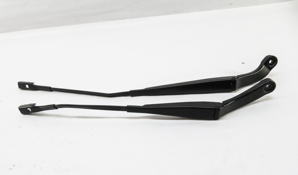 Thumbnail 2: 2016-2018 AUDI A3 S3 E-TRON (8V 8VF) FRONT WINDSHIELD WIPER ARM SET-2