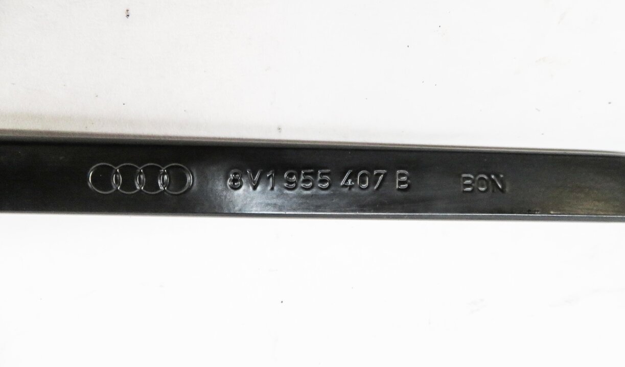 Thumbnail 4: 2016-2018 AUDI A3 S3 E-TRON (8V 8VF) FRONT WINDSHIELD WIPER ARM SET-2