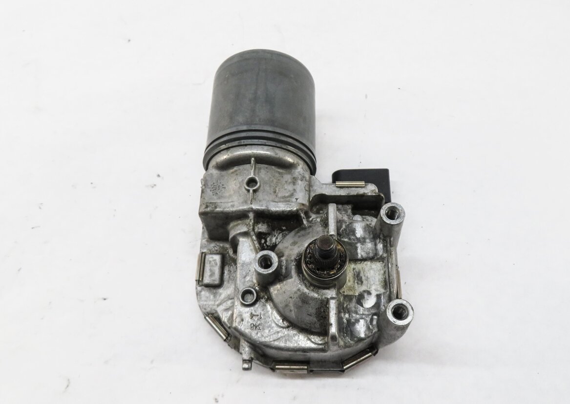 Thumbnail 3: 2015-2018 AUDI A3 S3 RS3 (8V) SEDAN / CONVERTIBLE - FRONT WINDSHIELD WIPER MOTOR