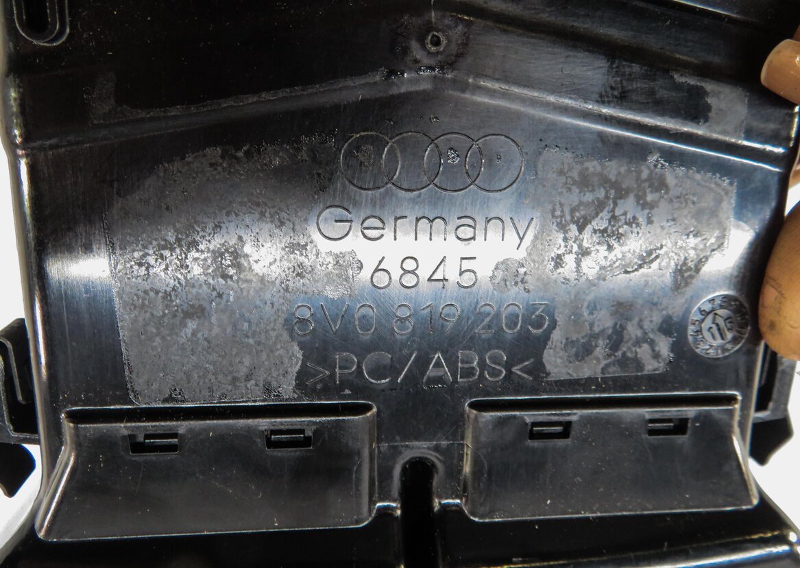 Thumbnail 5: 2016 AUDI A3 (8V) REAR CENTER CONSOLE HEATER A/C AIR VENT