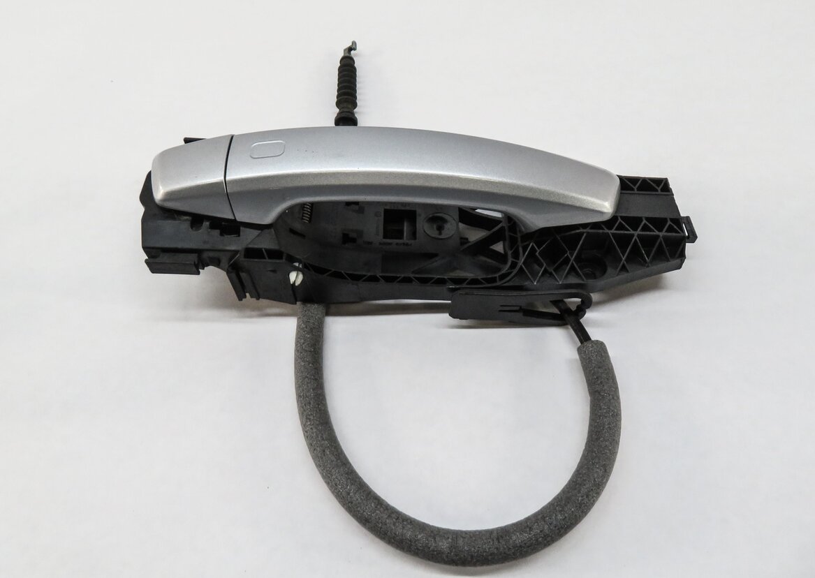 Thumbnail 3: 2016-2017 AUDI TT (MK3) RIGHT FRONT PASSENGER DOOR HANDLE (FLORET SILVER L5)