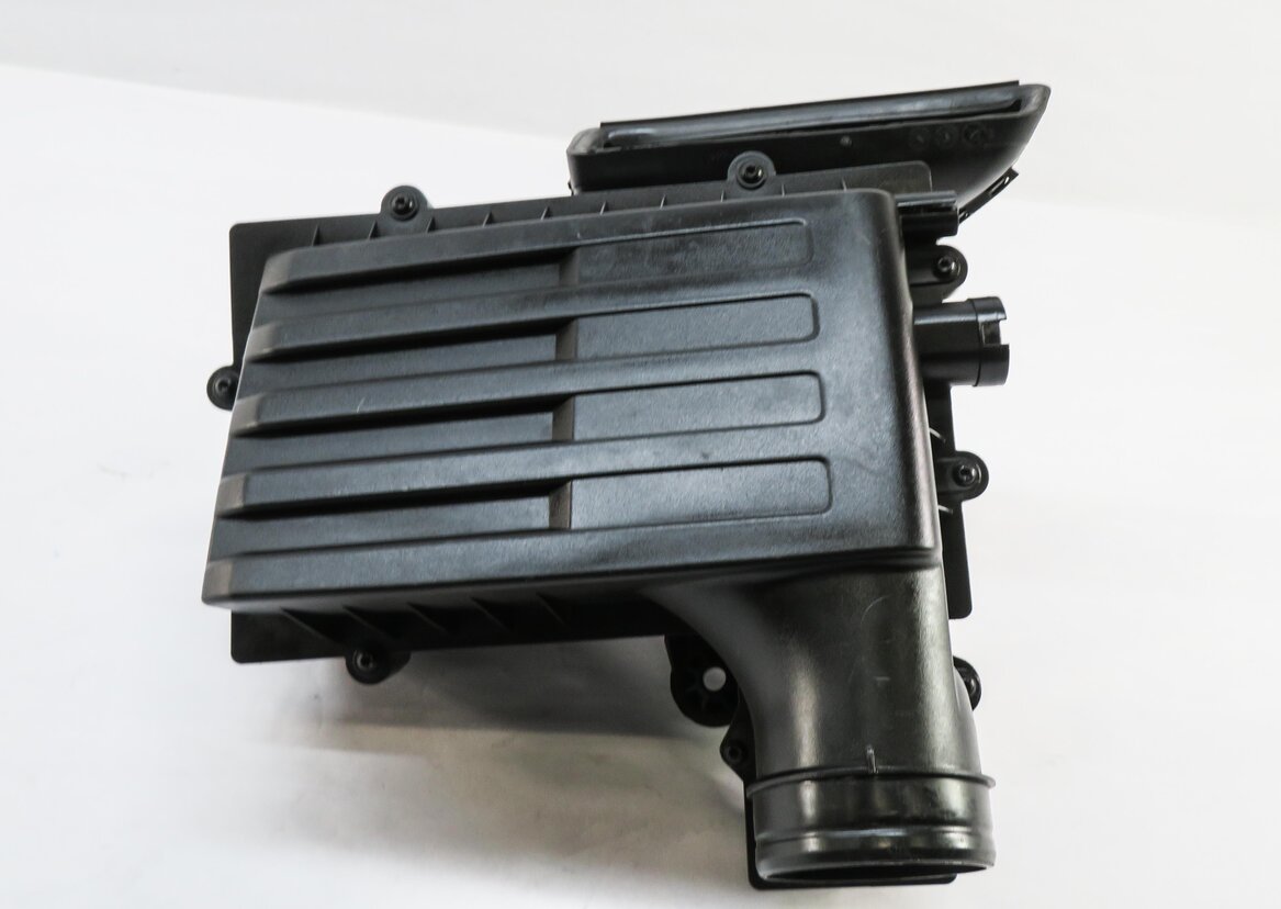 Thumbnail 2: 15-19 VW GOLF / AUDI A3 TT (8V MK3) 1.8L / 2.0L TURBO ENGINE AIR FILTER HOUSING
