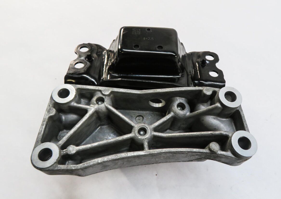 Thumbnail 4: 2016 AUDI A3 (8V) 1.8L CNSB TURBO ENGINE LEFT MOTOR MOUNT BRACKET