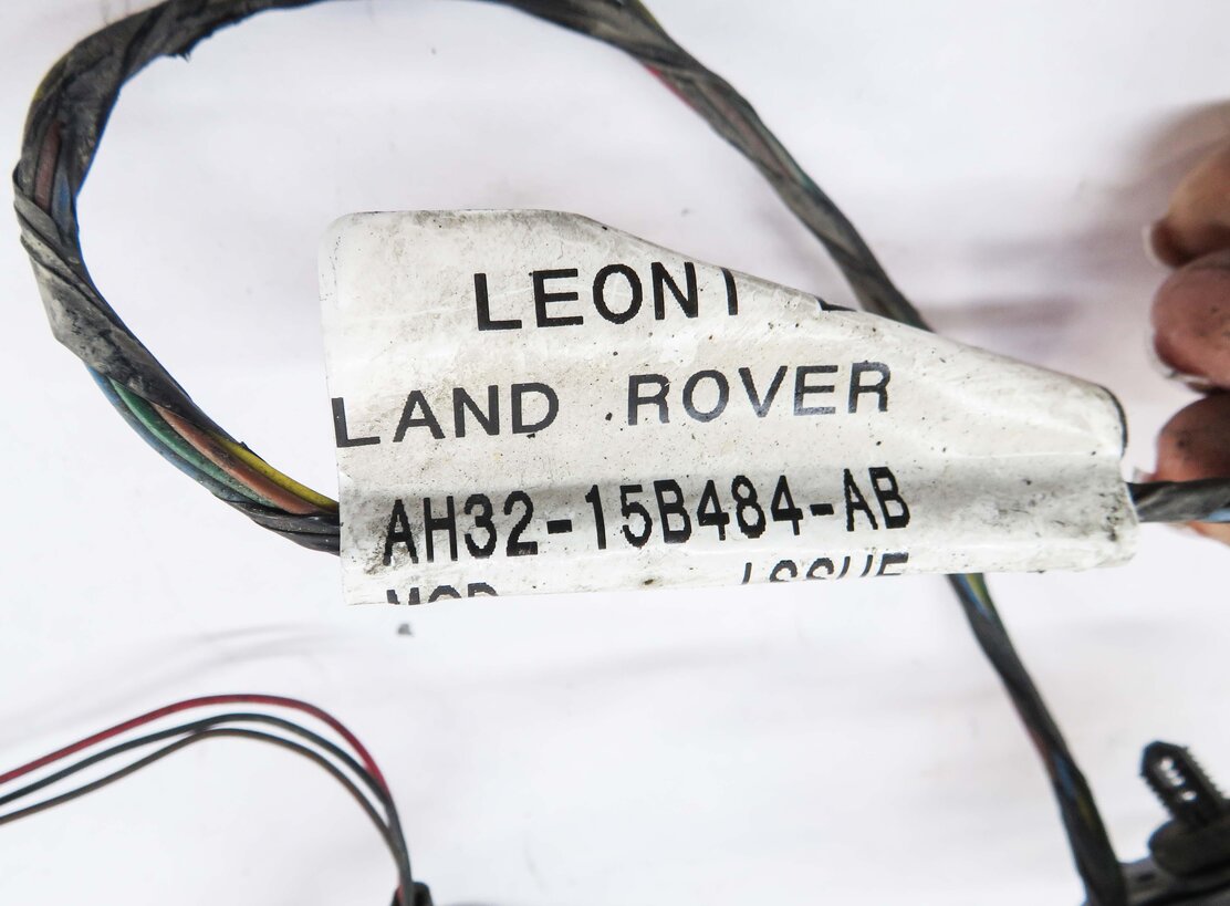 Thumbnail 4: 2012 RANGE ROVER SPORT (L320) REAR PDC PARK SENSOR SET w/ HARNESS (BLACK)
