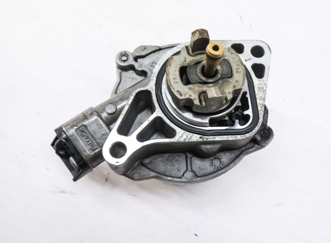 Thumbnail 3: 2010-2019 RANGE ROVER SPORT LR4 JAGUAR XE XF XK - 3.0L / 5.0L BRAKE VACUUM PUMP