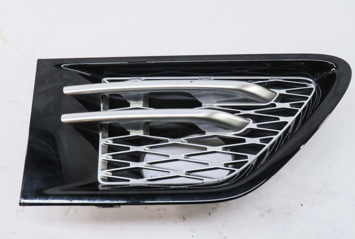 Thumbnail 3: 2012 RANGE ROVER SPORT (L320) RIGHT FRONT PASSENGER FENDER GRILLE TRIM