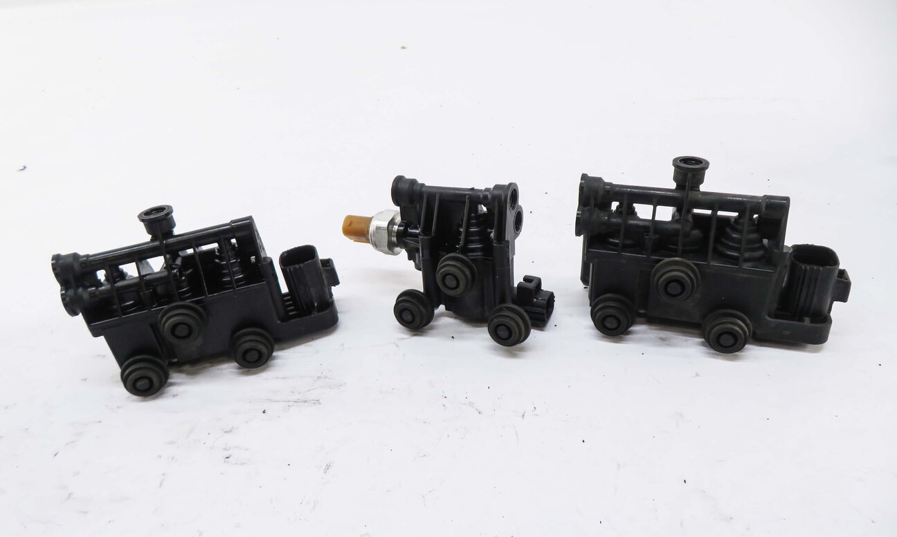 Thumbnail 2: 2012 RANGE ROVER SPORT (L320) AIR SUSPENSION VALVE BLOCK SET