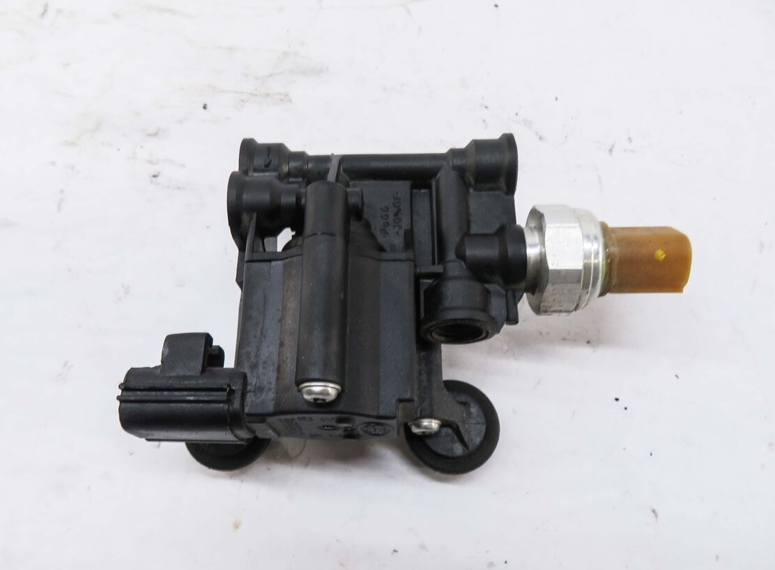 Thumbnail 6: 2012 RANGE ROVER SPORT (L320) AIR SUSPENSION VALVE BLOCK SET