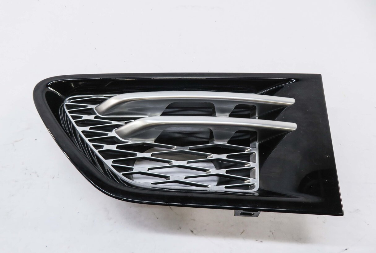 Thumbnail 3: 2012 RANGE ROVER SPORT (L320) LEFT FRONT DRIVER FENDER AIR VENT GRILLE TRIM