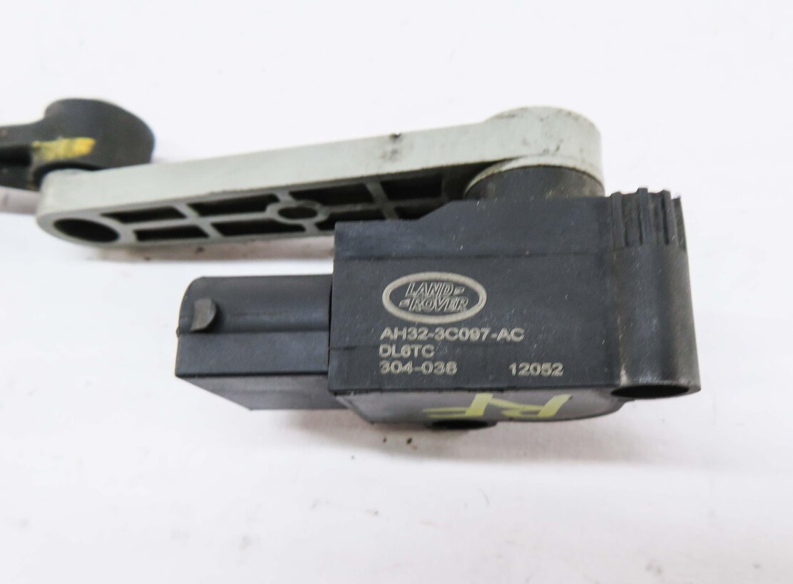 Thumbnail 4: 2012 RANGE ROVER SPORT (L320) RIGHT FRONT SUSPENSION HEIGHT LEVEL SENSOR