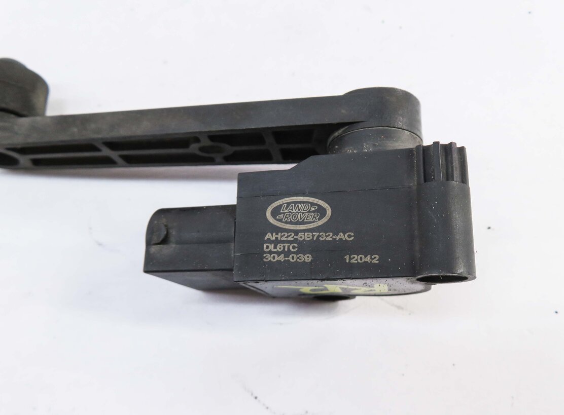 Thumbnail 4: 2012 RANGE ROVER SPORT (L320) RIGHT REAR SUSPENSION HEIGHT LEVEL SENSOR