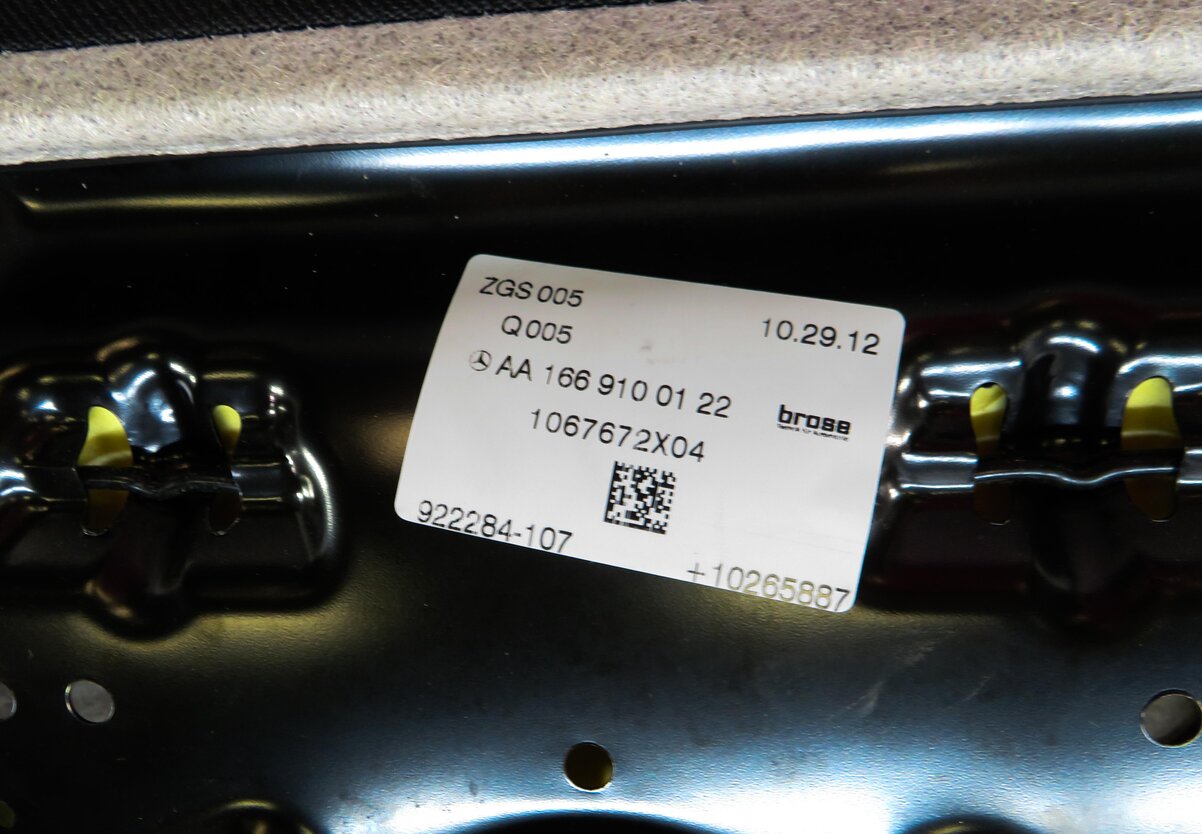 Thumbnail 6: 2013 MERCEDES ML350 (W166) DRIVER LOWER BOTTOM HEATED SEAT CUSHION (BLACK SUEDE)