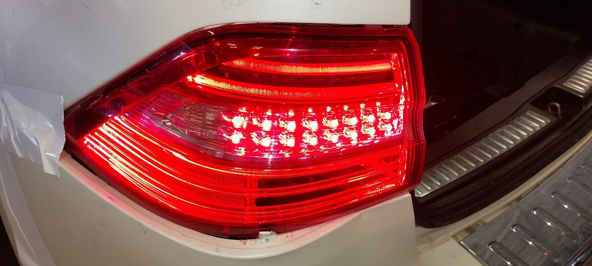 Thumbnail 2: 12-15 MERCEDES ML250 ML350 ML400 ML550 ML63 (W166) LEFT - TAILLIGHT BRAKE LIGHT