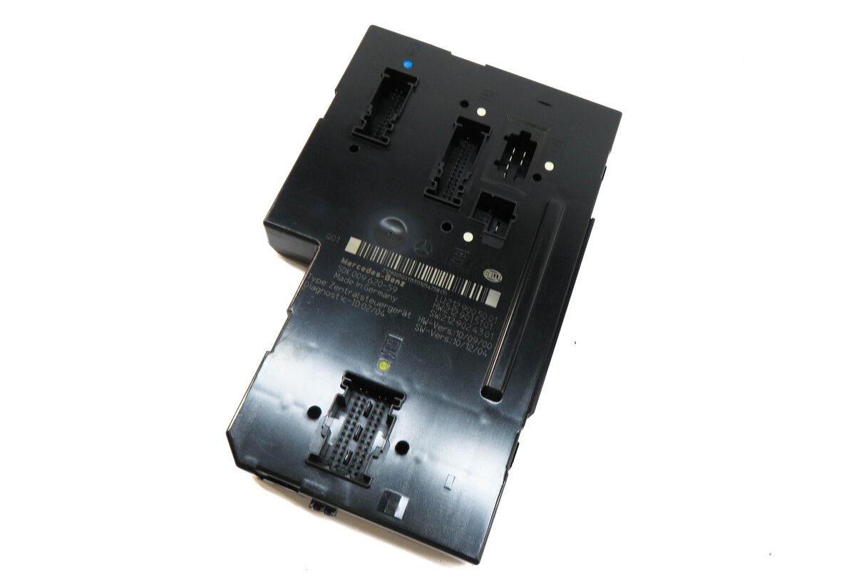 11-12 MERCEDES E350 E550 CLS550 (W212 W218) REAR SIGNAL ACQUISITION MODULE SAM