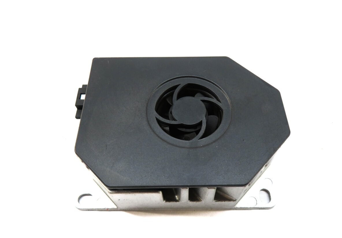 Thumbnail 2: 2012 MERCEDES E350 (W212) HARMAN BECKER AUDIO SUB SUBWOOFER AMP AMPLIFIER