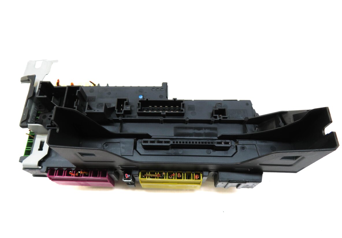 Thumbnail 3: 2012 MERCEDES E350 (W212) REAR SIGNAL ACQUISITION FUSE BOX