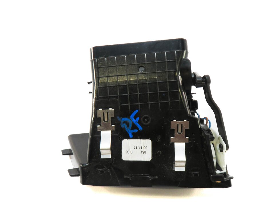 Thumbnail 4: 2012 MERCEDES E350 (W212) RIGHT FRONT PASSENGER DASH HEATER A/C AIR VENT