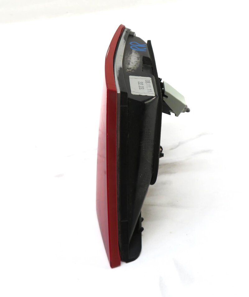 Thumbnail 4: 2010-2013 MERCEDES E300 E350 E400 E550 (W212) RIGHT INNER TAILLIGHT LIGHT LAMP