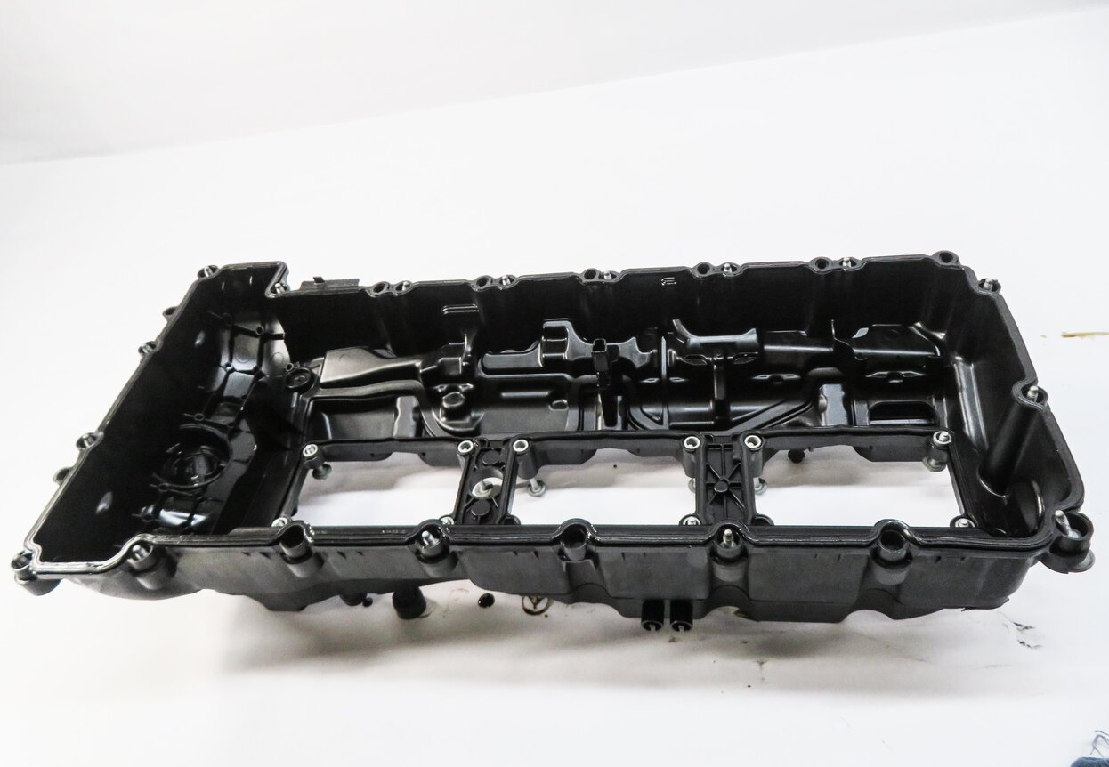 Thumbnail 4: 2011-2019 1/2/3/4/5/6/7/X1/X3/X4/5/X6 - 3.0L MOTOR N55 TURBO ENGINE VALVE COVER