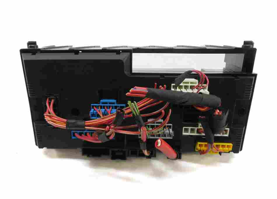 Thumbnail 3: 2011 BMW 335I SEDAN (E90) 3.0T (N55) FRONT POWER DISTRIBUTION FUSE RELAY BOX