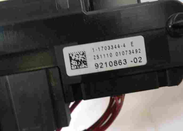Thumbnail 4: 2011 BMW 335I SEDAN (E90) 3.0T (N55) FRONT POWER DISTRIBUTION FUSE RELAY BOX