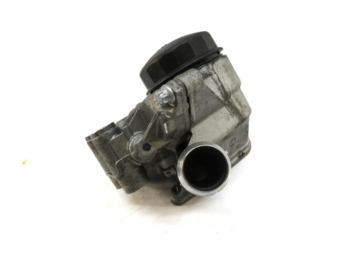 Thumbnail 3: 2016 BMW M235i (F22) 3.0L TURBO N55 ENGINE OIL FILTER HOUSING w/ CAP 7516383