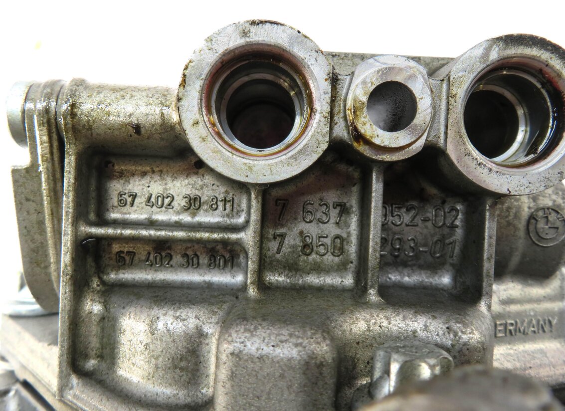 Thumbnail 5: 2016 BMW M235i (F22) 3.0L TURBO N55 ENGINE OIL FILTER HOUSING w/ CAP 7516383