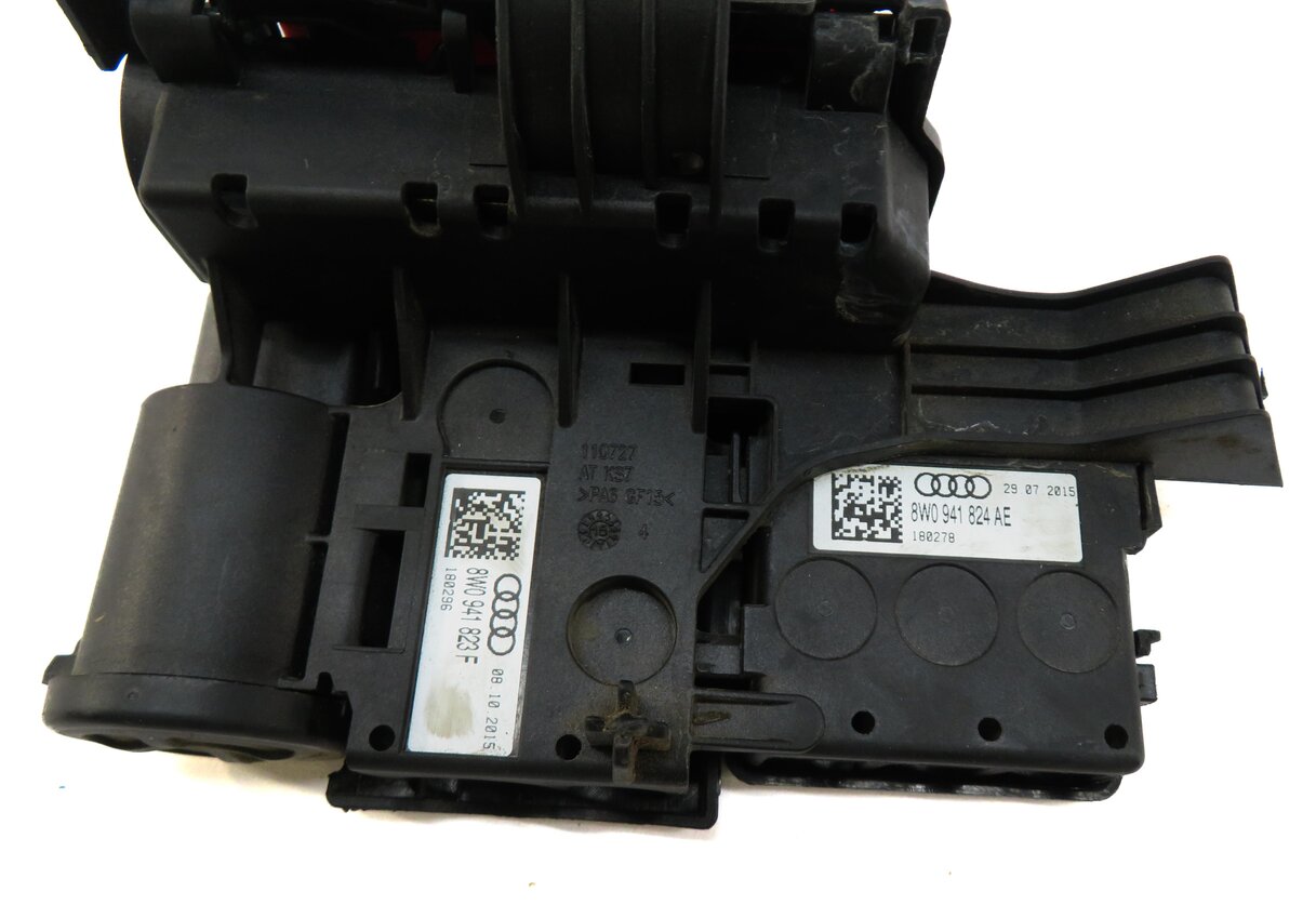 Thumbnail 4: 2017 AUDI A4 (B9 8W) POSITIVE BATTERY POWER DISTRIBUTION JUMP POST TERMINAL