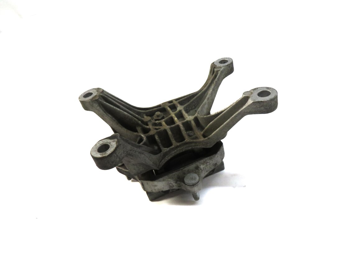 Thumbnail 4: 2017 AUDI A4 (B9 8W) 2.0L TURBO ENGINE TRANSMISSION MOUNT BRACKET