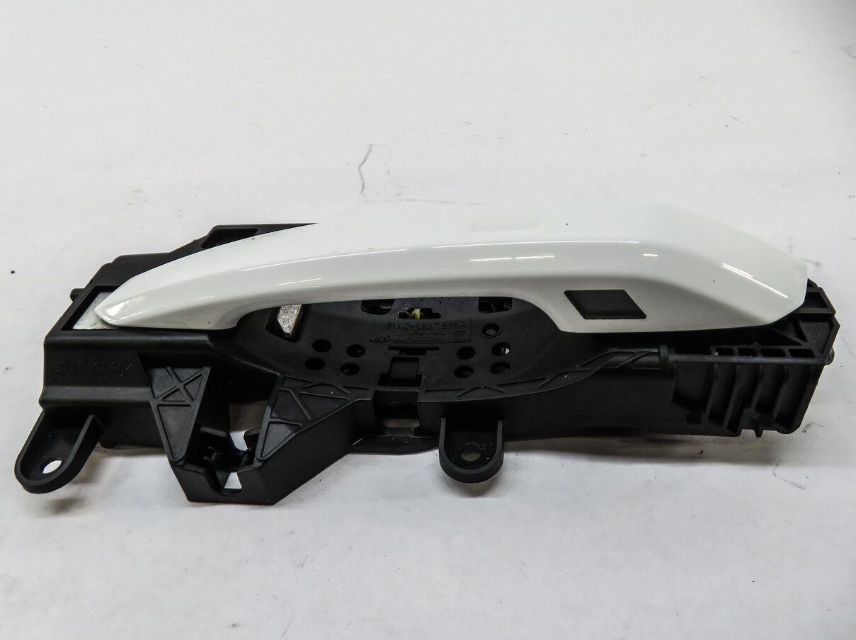 Thumbnail 2: 2017-2021 AUDI ALLROAD A4 A5 S5 (B9 8W 8WS F5) LEFT REAR DOOR HANDLE (WHITE)