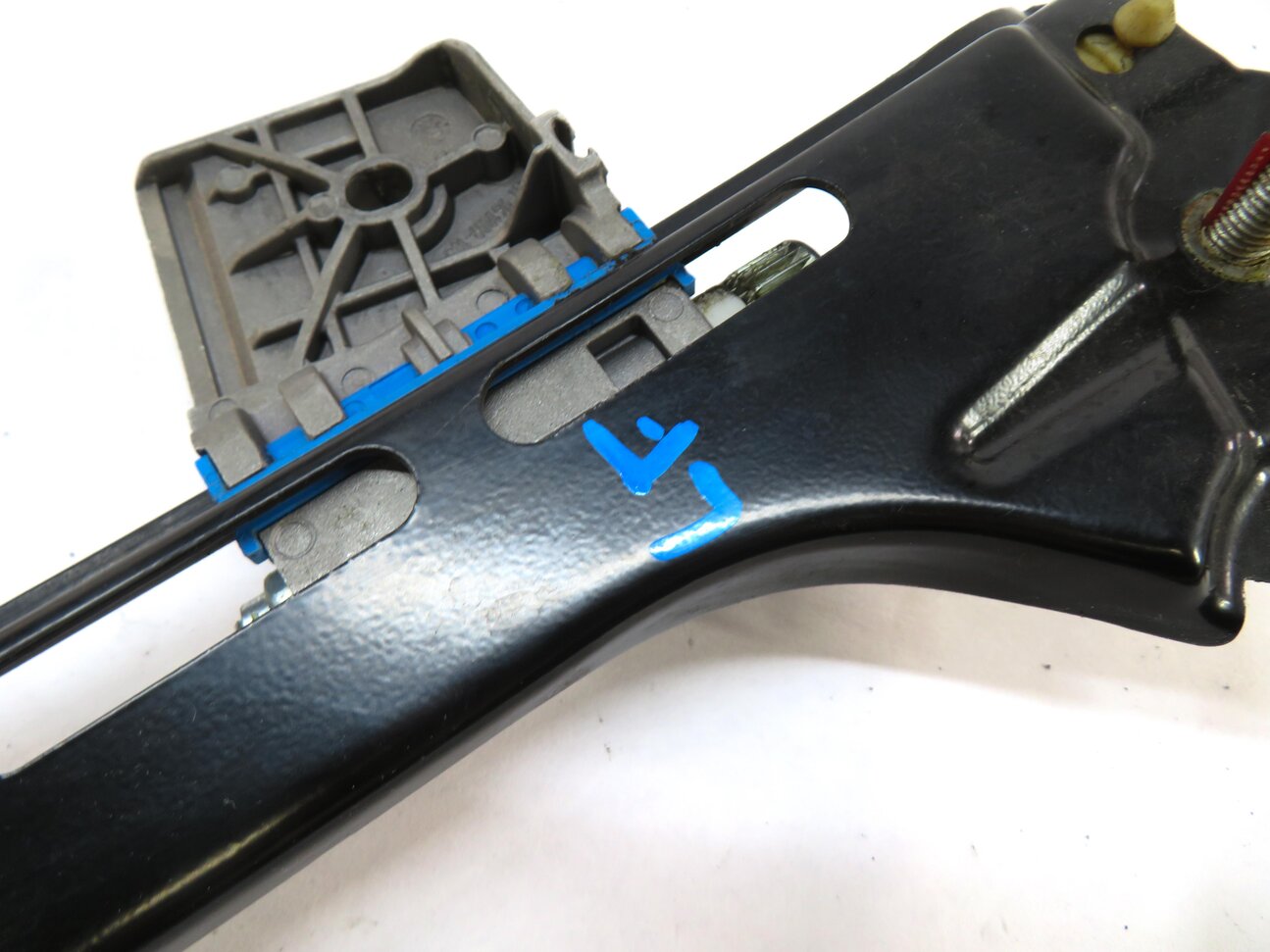 Thumbnail 8: 2013 MERCEDES E350 (A207) CONVERTIBLE LEFT DRIVER DOOR WINDOW REGULATOR w/ MOTOR