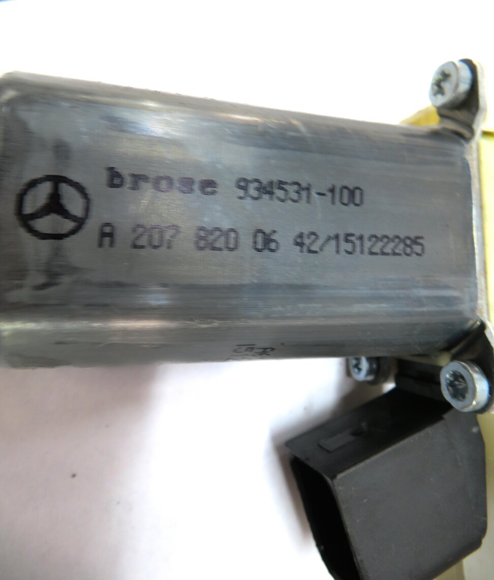 Thumbnail 6: 2013 MERCEDES E350 (A207) CONVERTIBLE PASSENGER DOOR WINDOW REGULATOR w/ MOTOR
