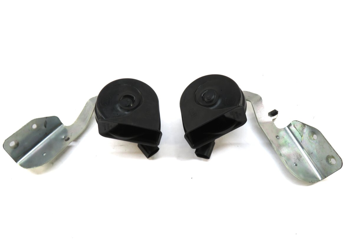 Thumbnail 2: 2012-2013 MERCEDES E350 (A207 C207 W207) HIGH & LOW NOTE HORN SET