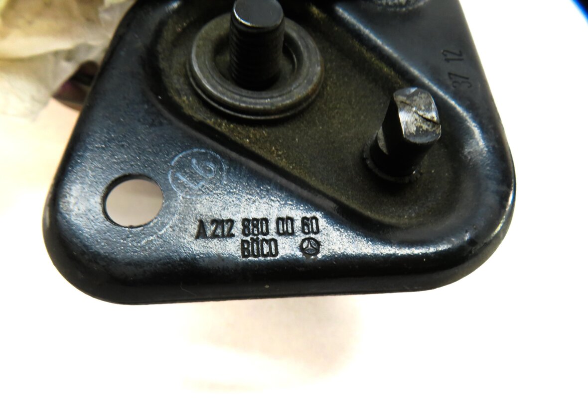Thumbnail 5: 2013 MERCEDES E350 (A207) CONVERTIBLE HOOD SAFETY LATCH SET