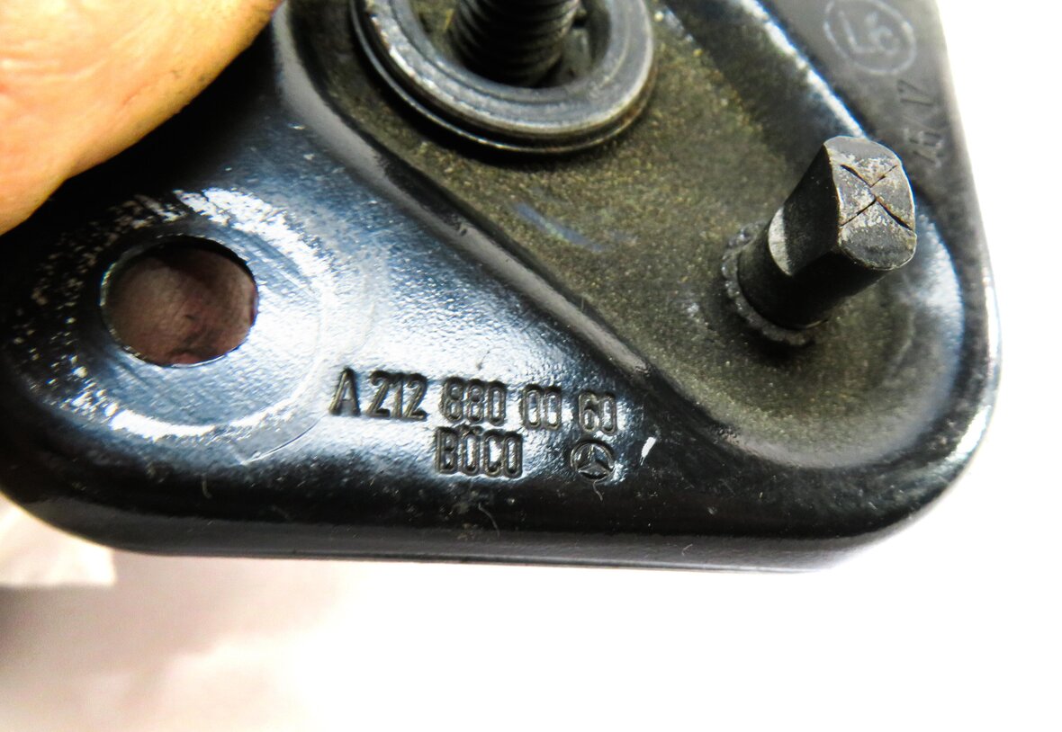 Thumbnail 6: 2013 MERCEDES E350 (A207) CONVERTIBLE HOOD SAFETY LATCH SET