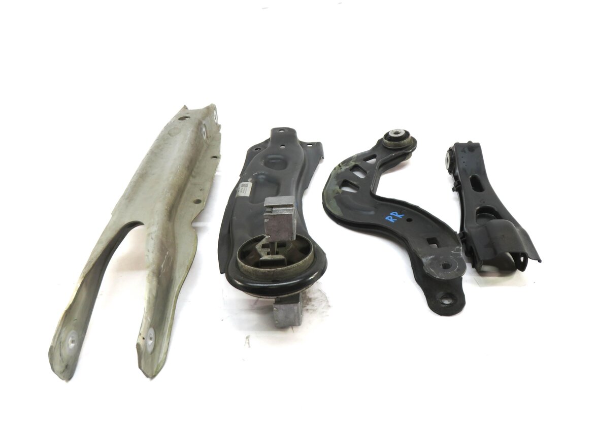 Thumbnail 2: 2017 MERCEDES BENZ GLA250 (X156) RIGHT PASSENGER REAR CONTROL ARM SET