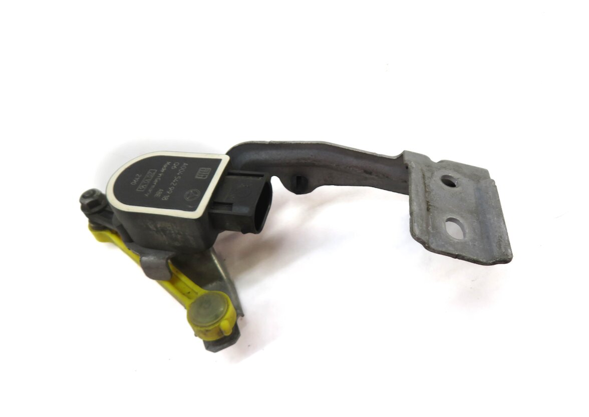 Thumbnail 2: 2017 MERCEDES GLA250 (X156) RIGHT PASSENGER REAR SUSPENSION HEIGHT LEVEL SENSOR