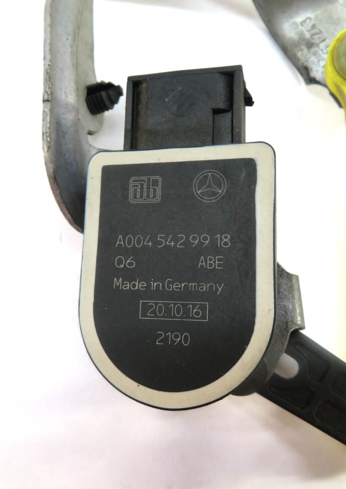 Thumbnail 5: 2017 MERCEDES GLA250 (X156) RIGHT PASSENGER REAR SUSPENSION HEIGHT LEVEL SENSOR