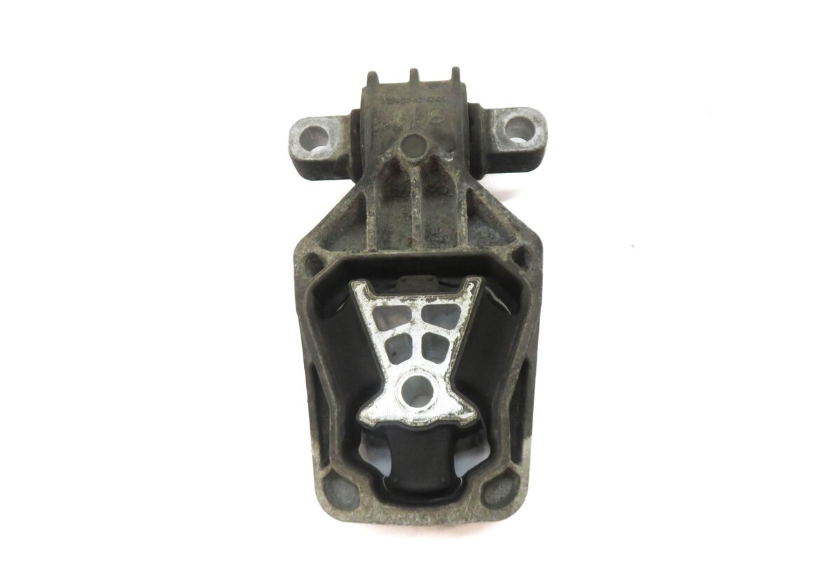 Thumbnail 2: 2017 MERCEDES GLA250 (X156) 2.0L M270 ENGINE LOWER TRANSMISSION MOUNT BRACKET