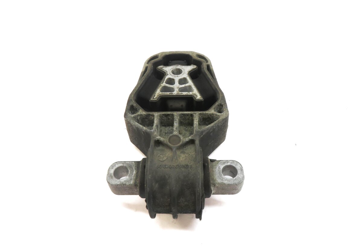 Thumbnail 3: 2017 MERCEDES GLA250 (X156) 2.0L M270 ENGINE LOWER TRANSMISSION MOUNT BRACKET