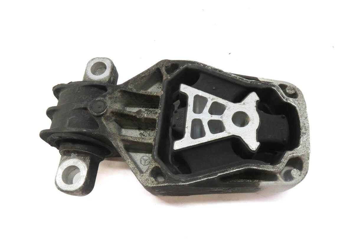 Thumbnail 4: 2017 MERCEDES GLA250 (X156) 2.0L M270 ENGINE LOWER TRANSMISSION MOUNT BRACKET