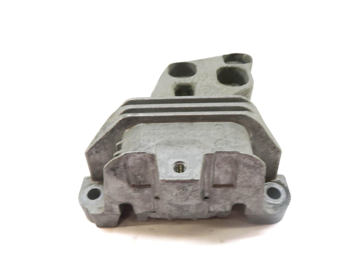 Thumbnail 2: 2017 MERCEDES GLA250 (X156) 2.0L M270 ENGINE TRANSMISSION MOUNT BRACKET