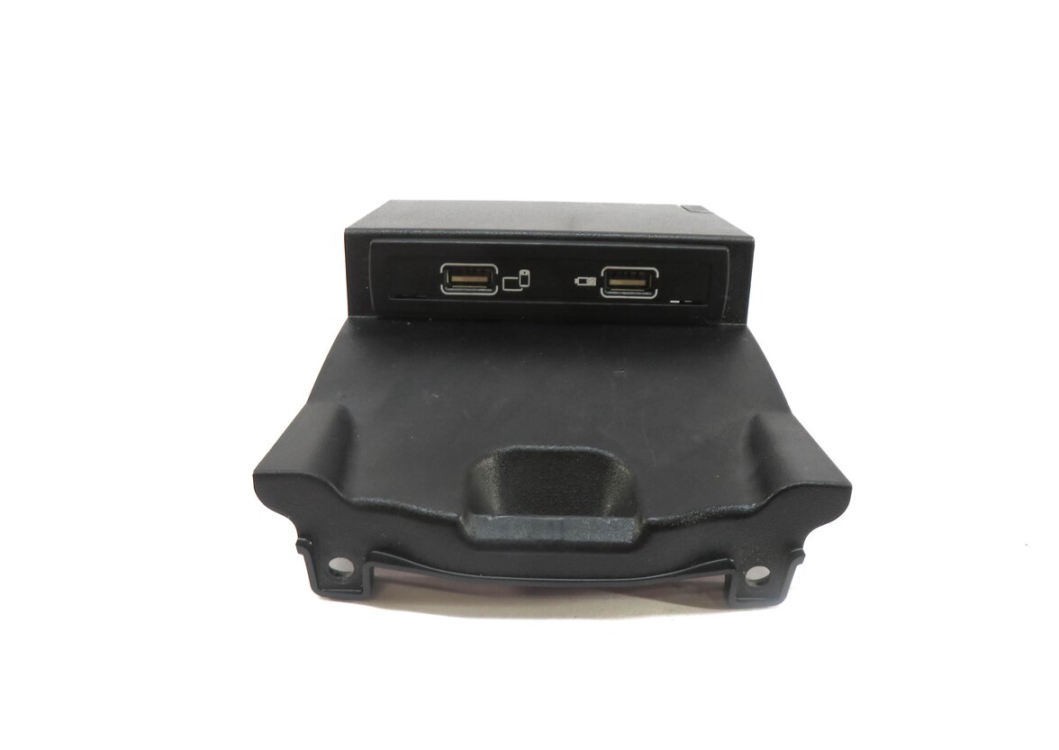 Thumbnail 2: 2017 MERCEDES GLA250 (X156) FRONT CENTER CONSOLE USB JACK PORT w/ TRIM (BLACK)