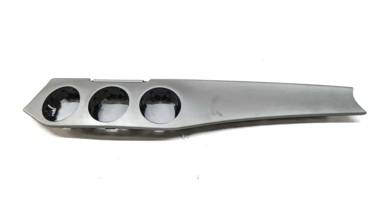 Thumbnail 2: 2017 MERCEDES GLA250 (X156) FRONT UPPER DASH VENT TRIM (SILVER WAVE)