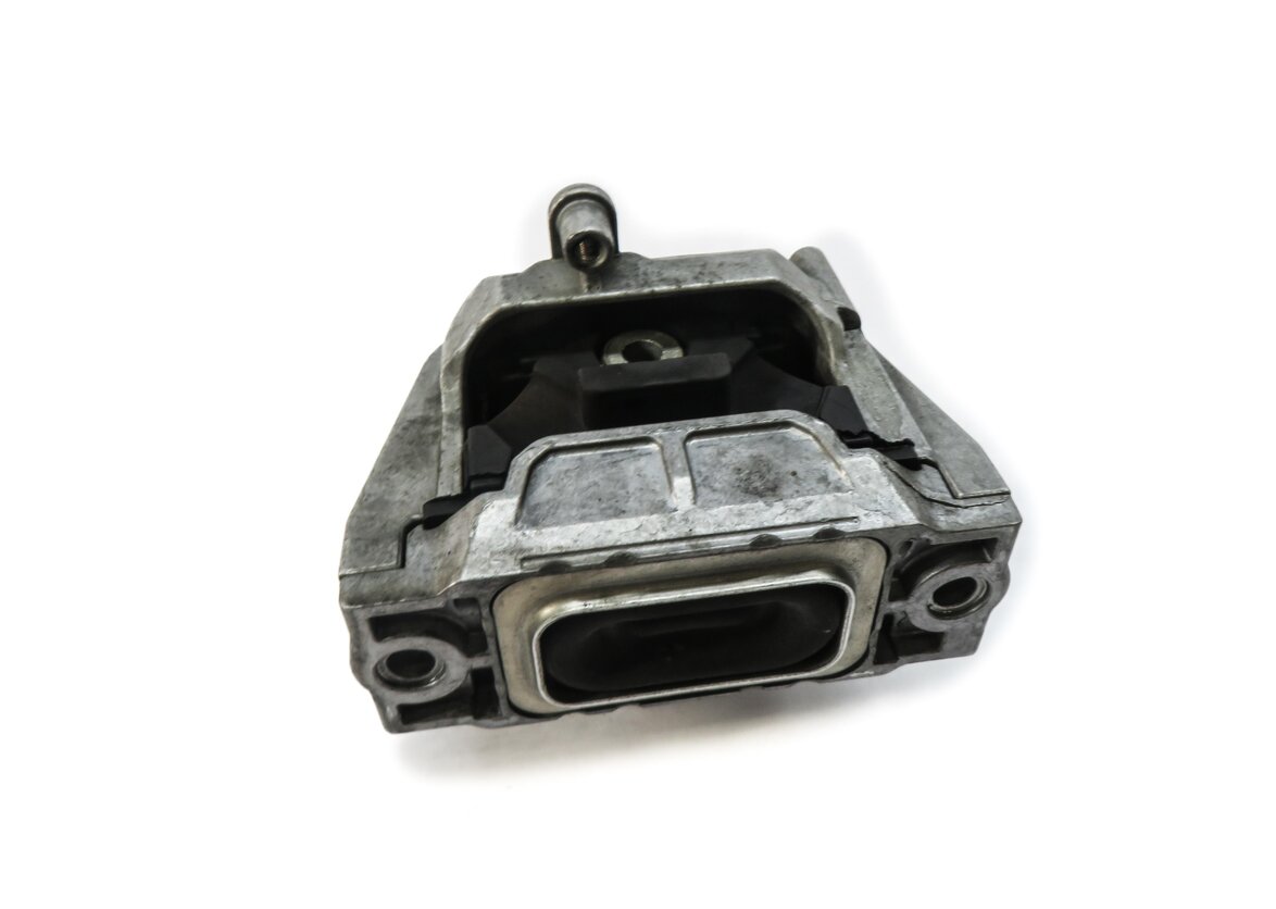 Thumbnail 2: 2012 AUDI A3 (8V) 2.0L CBEA TURBO DIESEL ENGINE RIGHT MOTOR MOUNT BRACKET