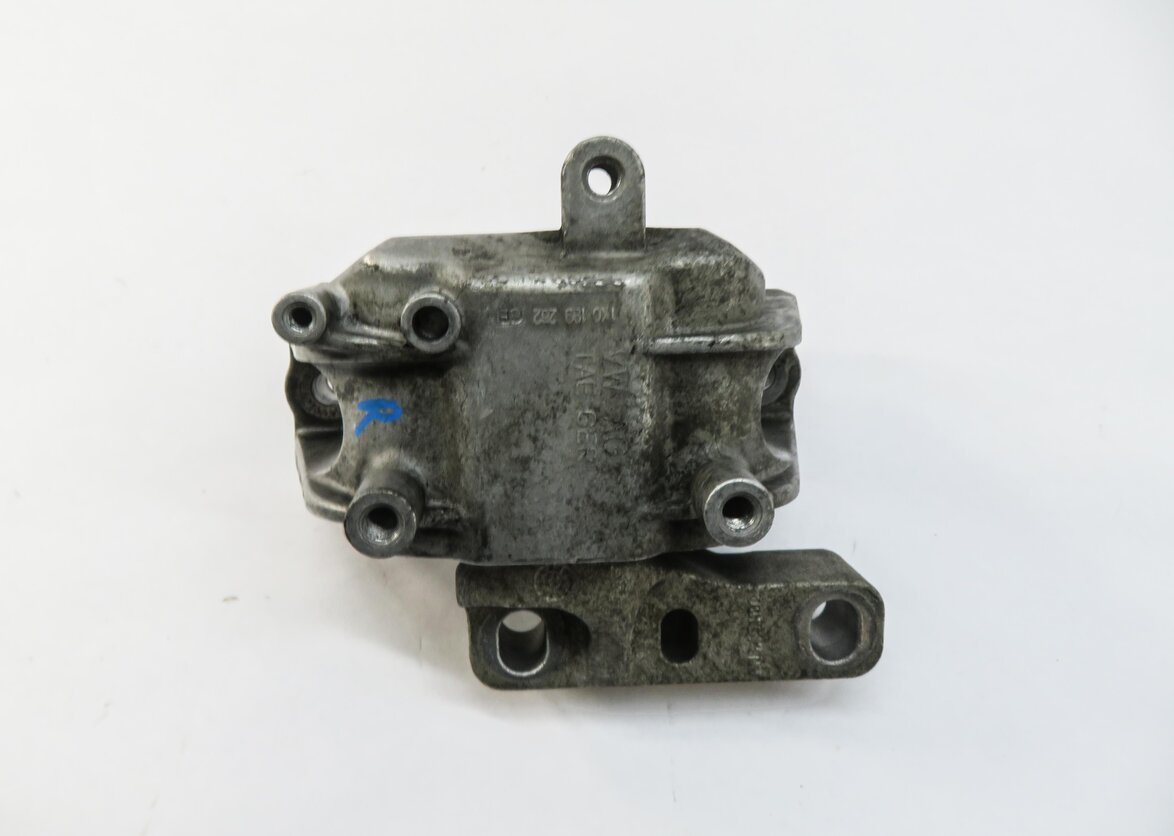 Thumbnail 4: 2012 AUDI A3 (8V) 2.0L CBEA TURBO DIESEL ENGINE RIGHT MOTOR MOUNT BRACKET