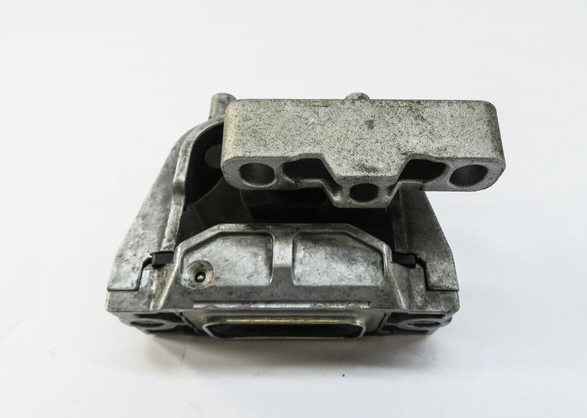 Thumbnail 5: 2012 AUDI A3 (8V) 2.0L CBEA TURBO DIESEL ENGINE RIGHT MOTOR MOUNT BRACKET